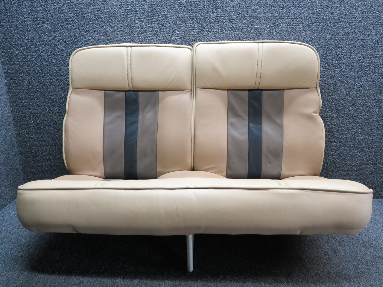 Cページ 0714041-1 Cessna 182Q Rear Split Back Seat Assembly (Has Some Wear)