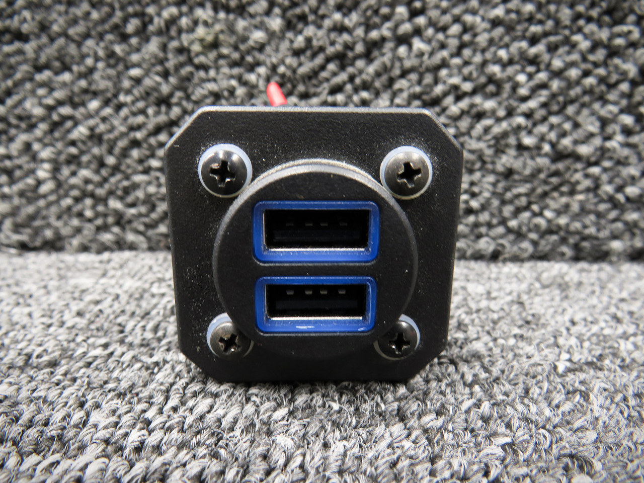 011-04937-00 Garmin GSB-15 Dual USB Charger (14, 28V)