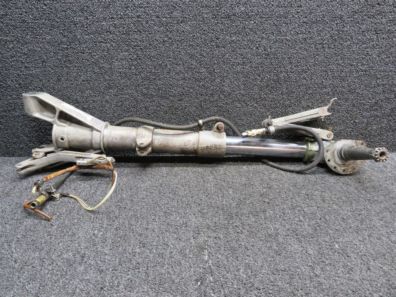 ハナ 5194001-12 Cessna 310Q RH Main Landing Gear Assembly with Link