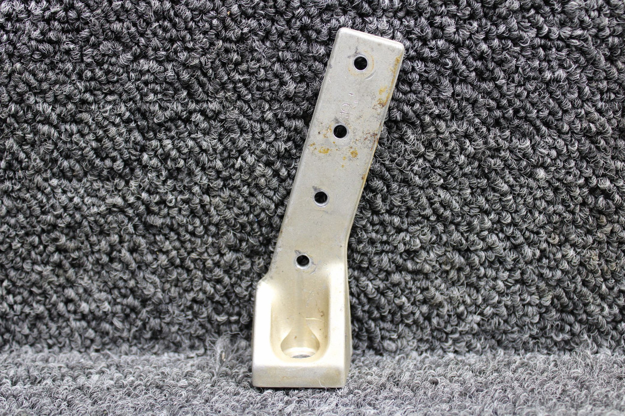 0513372-1 Cessna 172F Left Hand Tunnel Fitting