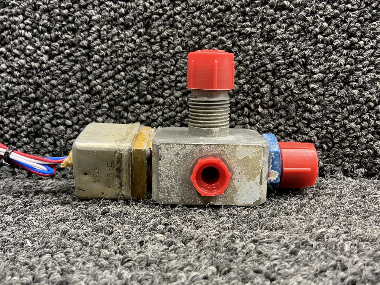 300-921007-6, 673-2 Rockwell 700 Fuel Fitting RH with Pressure Switch