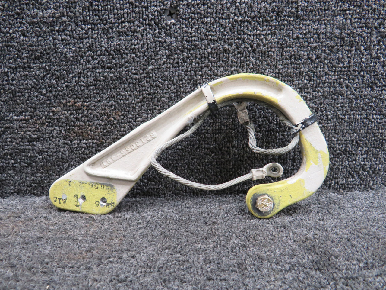 ハナページ 6213056-1 Cessna 650 Nose Landing Gear Door Hinge Assembly Left Hand