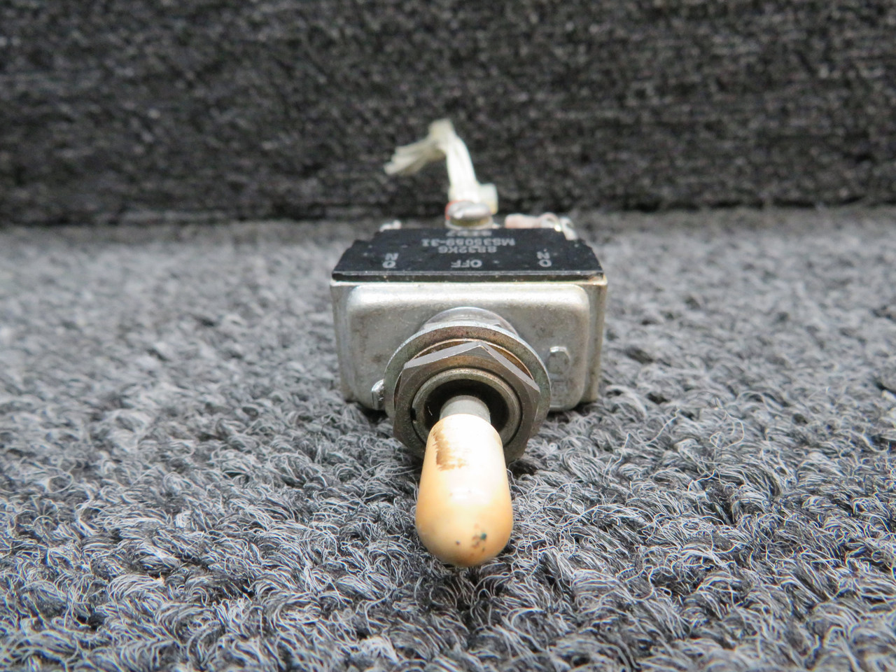 8832K6 Alternative Part Number MS35059-31 Cessna Citation Flap Switch