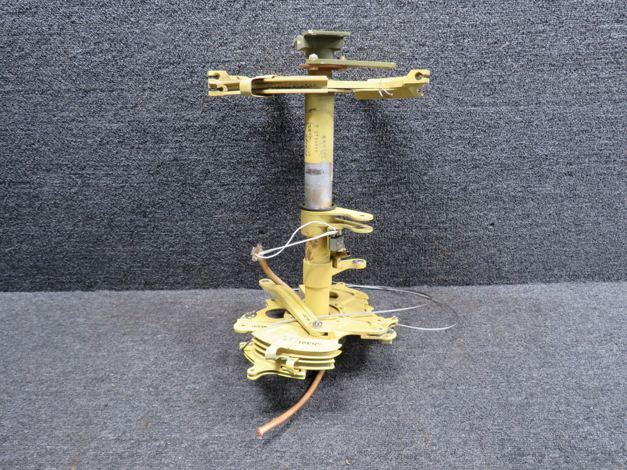 ayahamページ 6260413-3 Cessna 650 Aileron Crossover Quadrant Unit