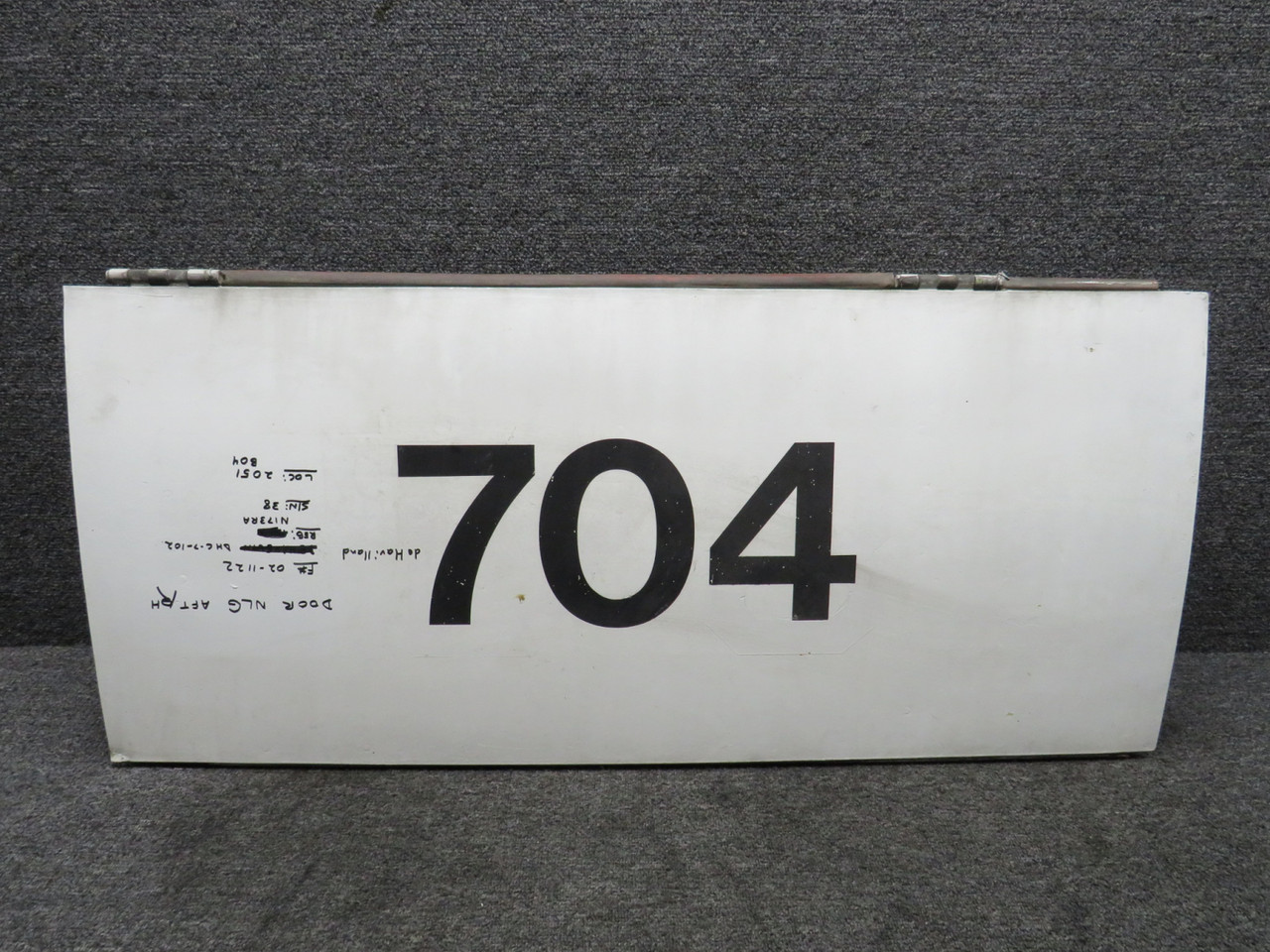 75280105-009 Dehavilland DHC-7-102 704 Nose Landing Gear Door