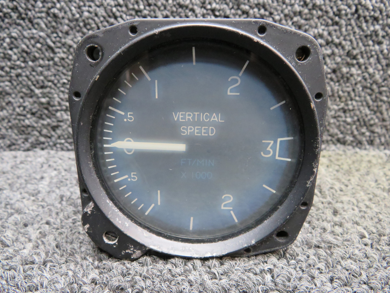 7030 (Alt: C661035-0101) United Instruments Vertical Speed
