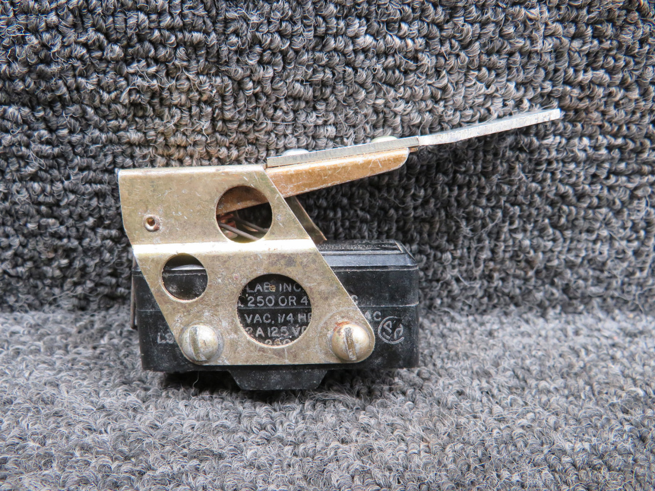 MS25026-1 Mirco Limit Switch Assembly (Missing Nut)