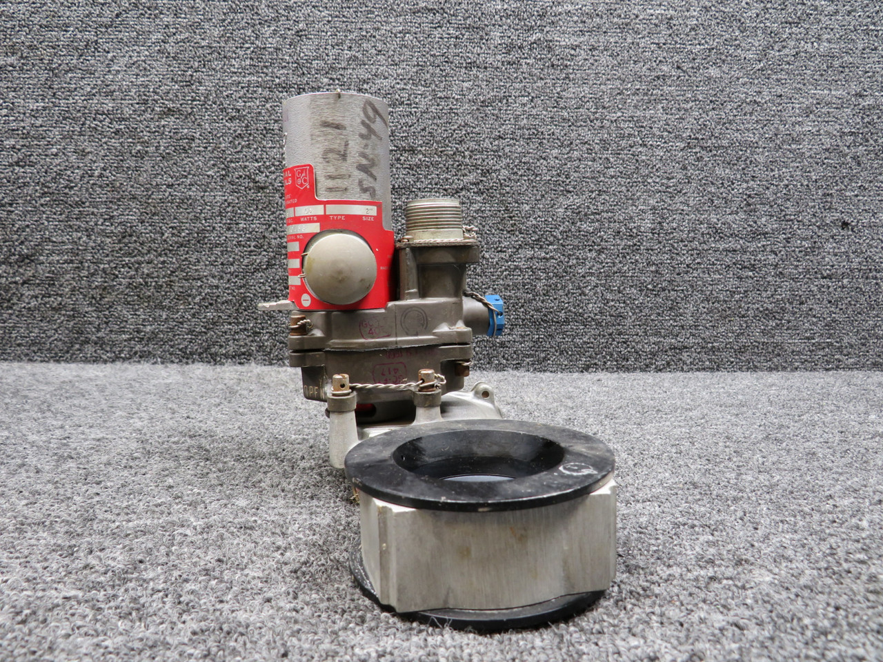 AV16B1683 (Alt: AC3653014) GC Fuel Valve Shut-Off (Chipped Mount Hole) (28V)