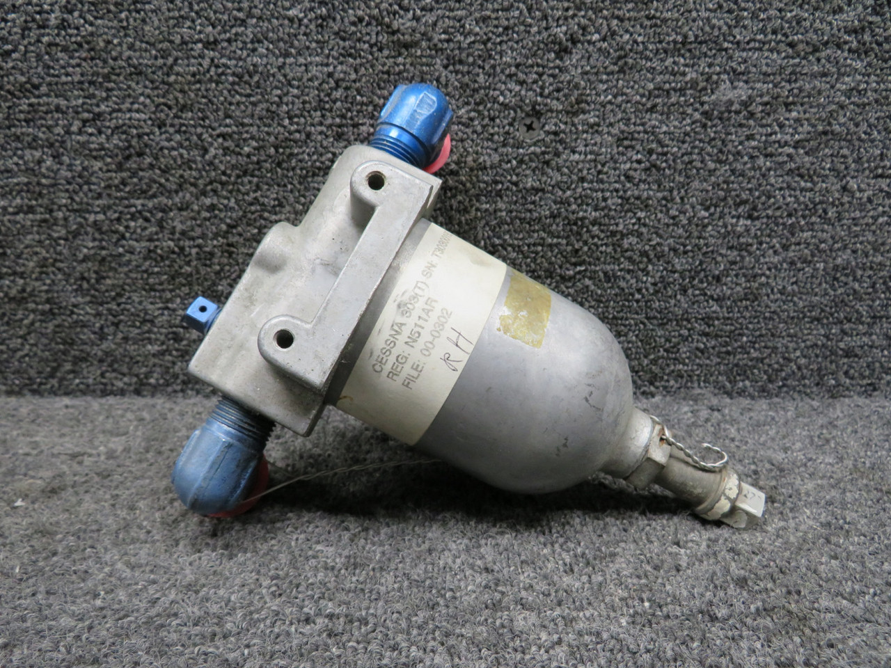 Cessna117出品　2個口 0756005-11 Cessna T303 Fuel Strainer Assembly For Sale