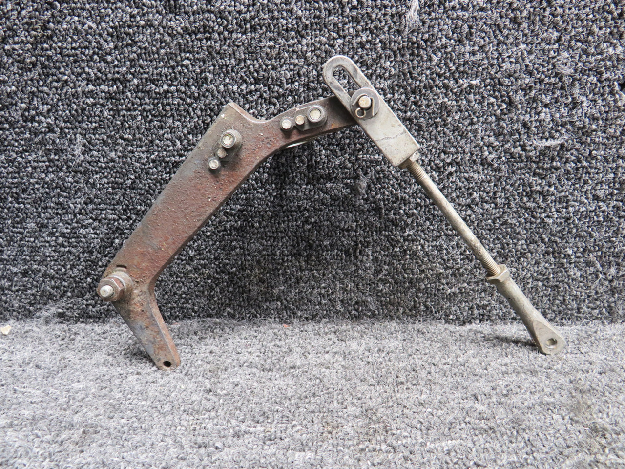 1241428-1, 1241026-1 Cessna 210 MLG Door Uplock Clevis Assy with