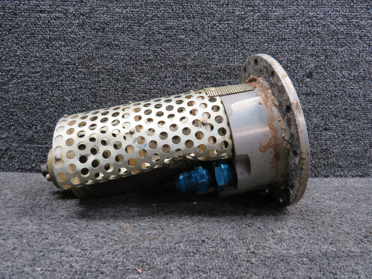 volgページ① 1D2-9 (Alt: 1C49-5) Airborne Fuel Pump (Dented, Rusted Housing