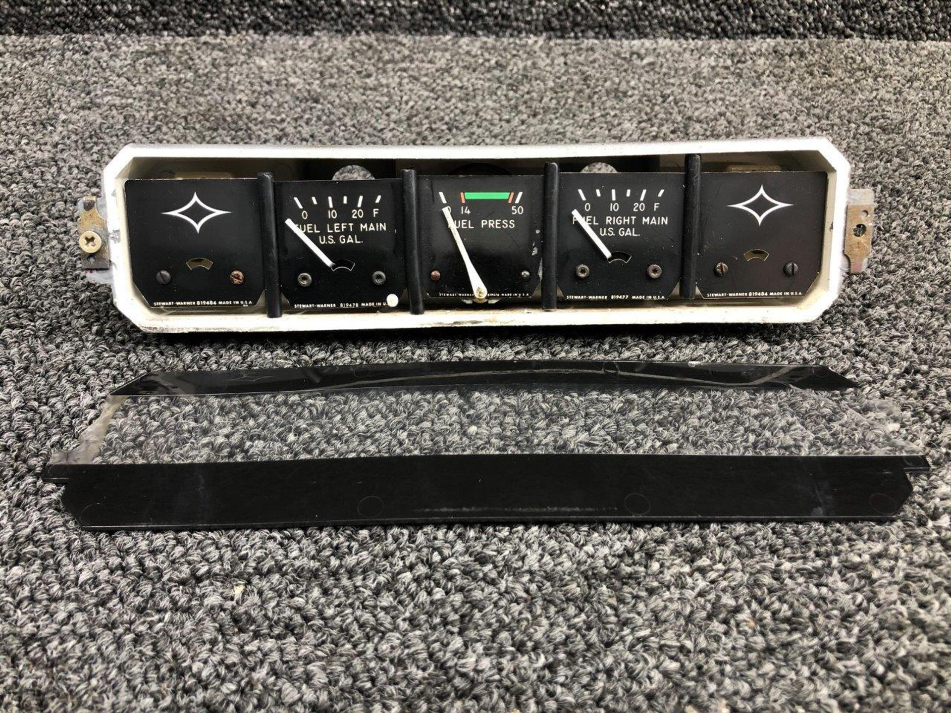 95241013 Stewart Warner Instrument Cluster Gauge RH W/ Cover (Volts 12)