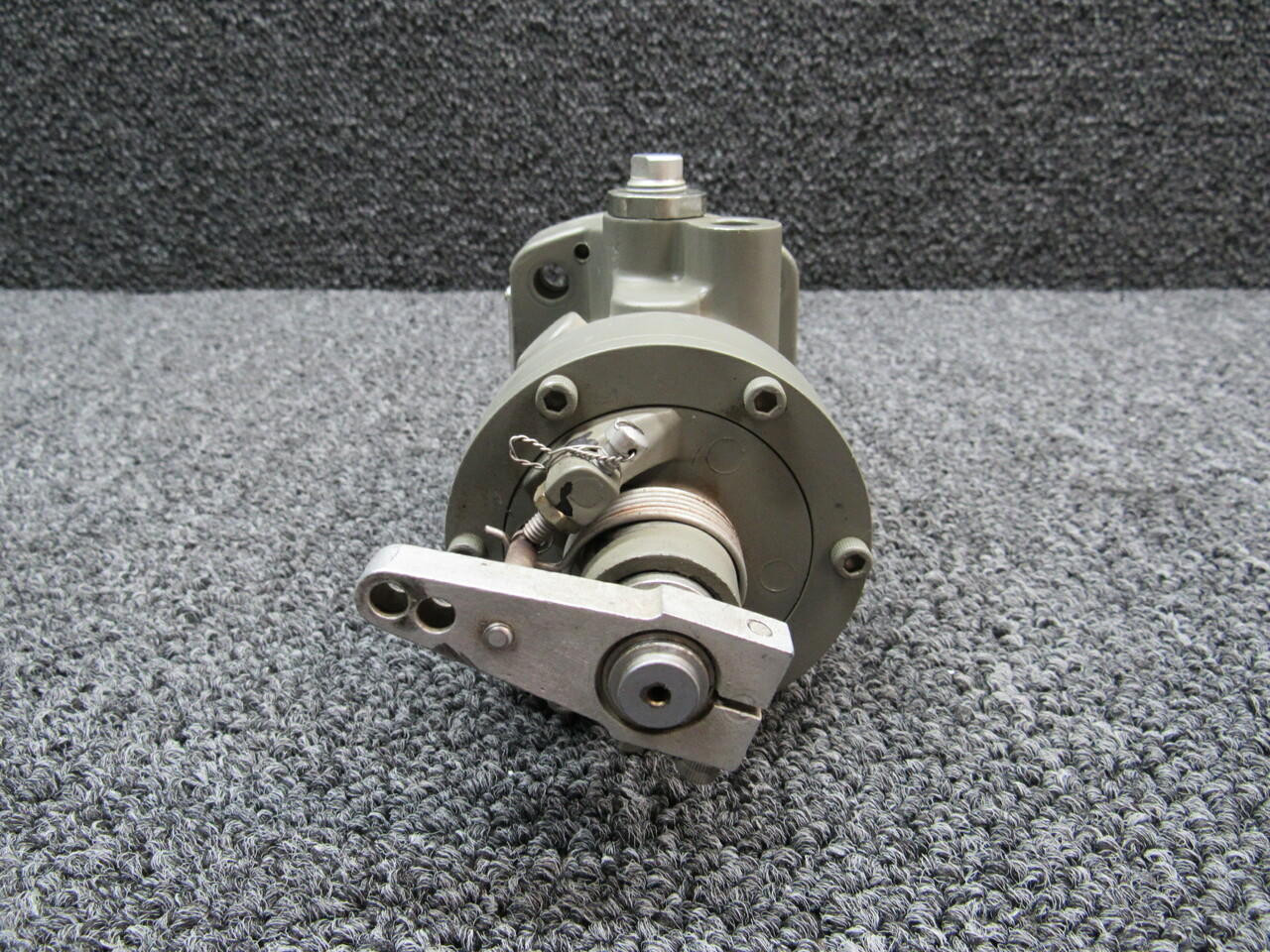 DC290018 / T34 Piper PA24250 McCauley Propeller Governor Assembly
