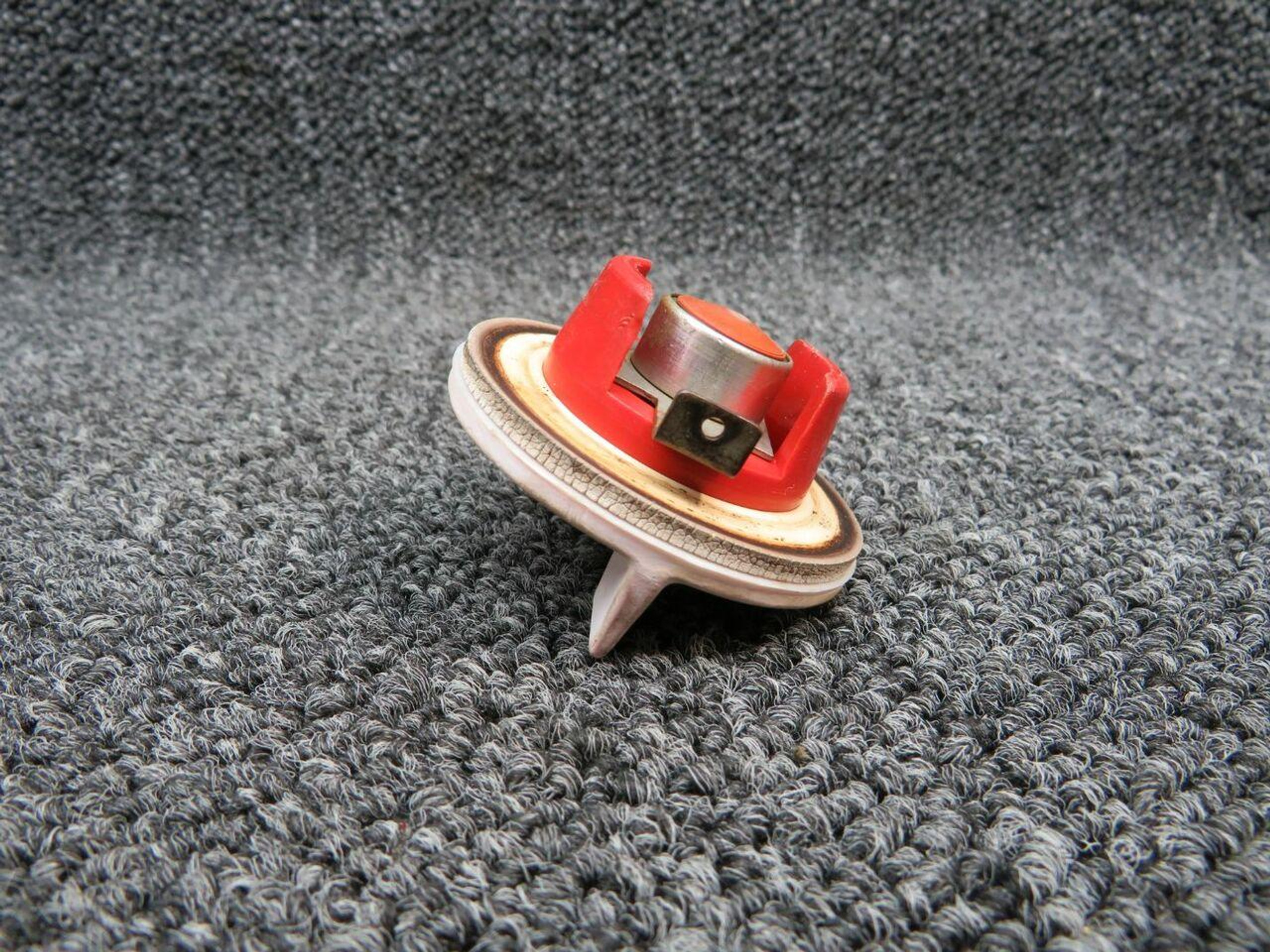 C1560030101 Cessna 172 Fuel Cap Assembly Vented (Old Style)