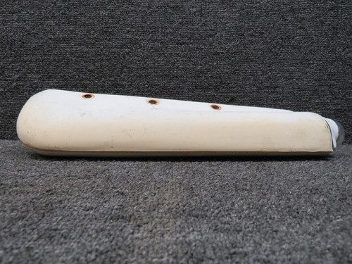 63541-000 Piper PA28-140 Rudder Tip Assembly with Light