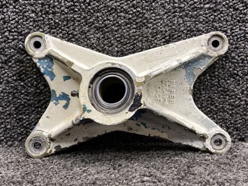 67040-013 (Casting#: 67041-4) Piper PA23-PA32 Fwd Main Gear Trunnion Fitting RH