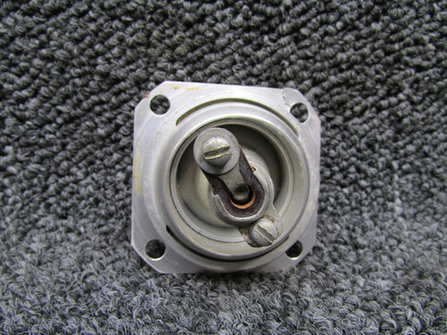 1845 Cessna 310 Cabin Light (Crack on Mount)