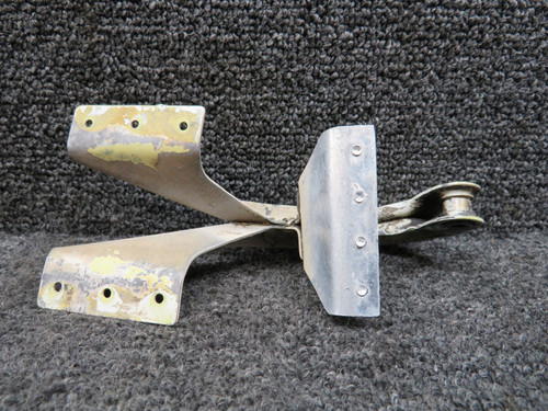 35-815055-116 Beechcraft 95-B55 Main Gear Hinge Assembly Outboard Aft