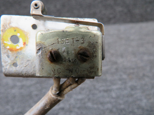 1SE1-3 Rockwell 112B Landing Gear Down Switch with Bracket