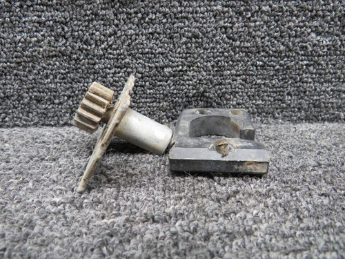 Cessna Aircraft Parts 0711694-12 (Use: 0711694-16) Cessna 210 Latch Clutch Assembly with Spacer RH 