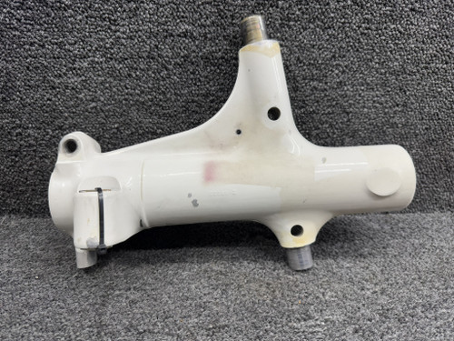 67926-037 Piper PA44-180 Main Gear Trunnion Assembly RH (Damage)