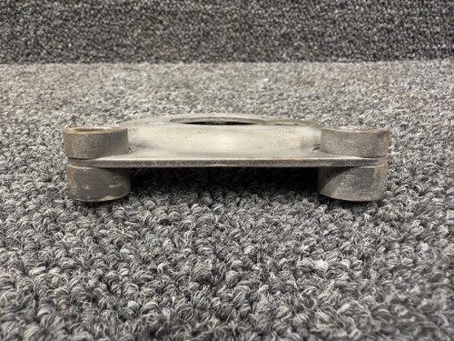 B30107-2 (Use: 075-30107-2) McCauley Torque Plate RH (Shaft: 0.8“, Holes: 3.1“)