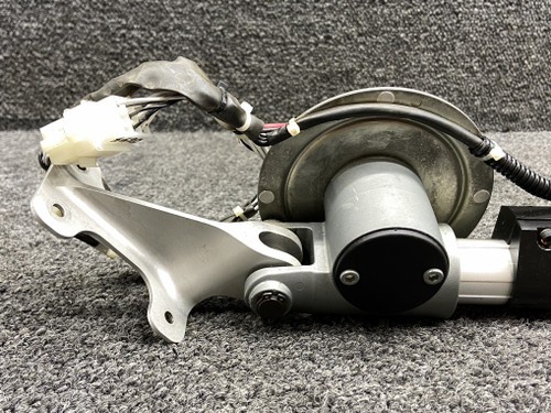 11787-003, 20146-001 Cirrus SR22 Flap Actuator Assembly with Bracket