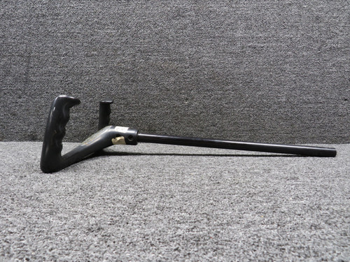 0513261-16 Cessna 152 Control Wheel Assembly (L: 15”) (Dia: 0.75”) (Minor Wear)