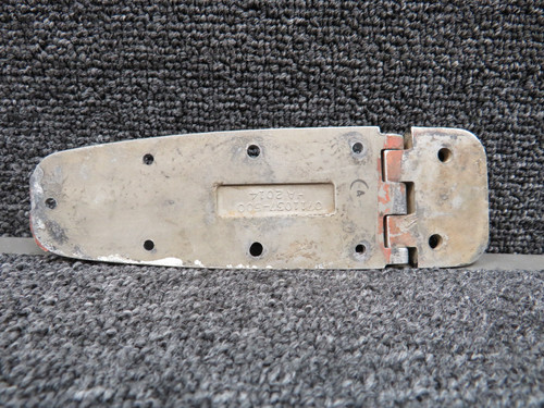 0711037-20, 0711037-18 Cessna 210F Lower Cabin Door Hinge Assembly RH (Worn)