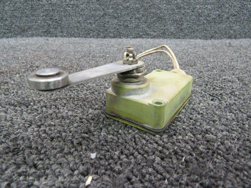 1VA49 Cessna 210A Switch Main Gear Uplock (Volts: 14)