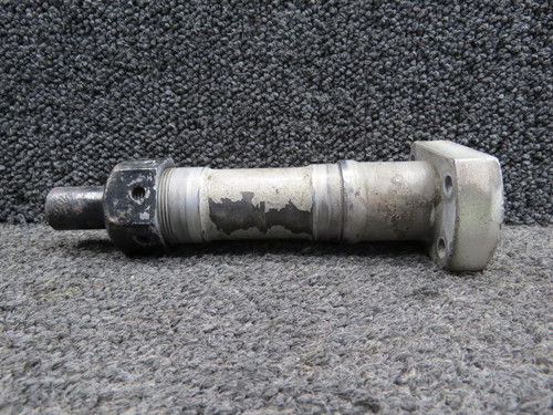 1441003-1, 0441130-2 Cessna 182M Heavy Duty Main Landing Gear Axle with Axle Nut