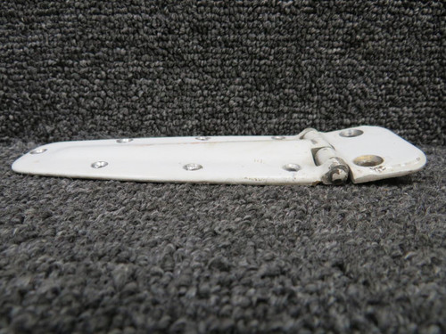 Cessna Aircraft Parts 0711037-21, 0711037-19 Cessna R182 Lower Cabin Door Hinge Assembly LH 