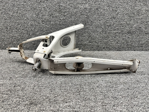 95991-000, 95991-001 Piper PA34-200 Stabilator Trim Bracket Assy w Barrel