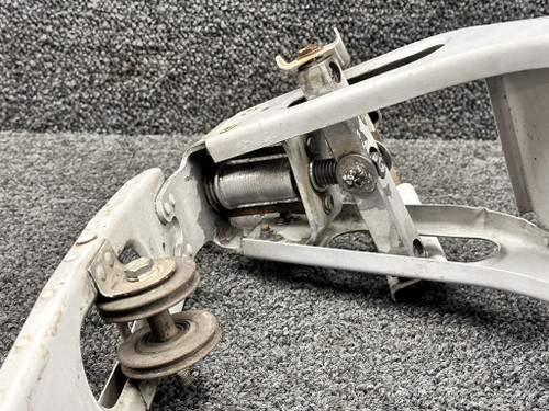 95991-000, 95991-001 Piper PA34-200 Stabilator Trim Bracket Assy w Barrel