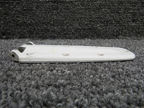 0711037-21 Cessna R182 Cabin Door Lower Hinge Aft LH (Chipped)