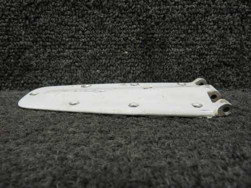 0711037-21 (Cast: 0711037-498) Cessna 206 Lower Cabin Door Hinge LH