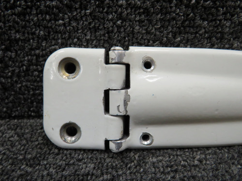0413426-18 (Cast: 0711037-500) Cessna 150M Lower Cabin Door Hinge RH
