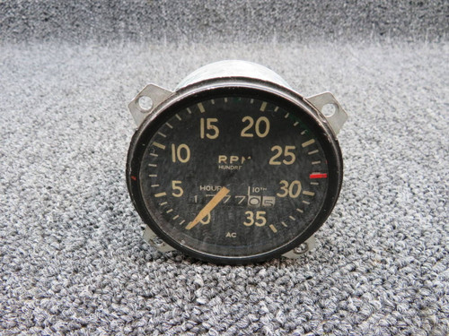 557-JM (Use: 0411087-26) Cessna 120 Stewart Warner Tachometer Indicator