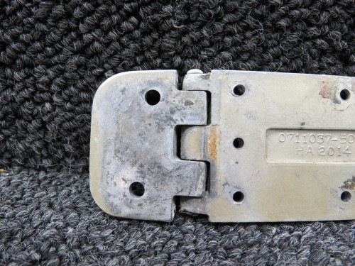 0711037-18, 0711037-20 Cessna 205 Cabin Door Lower Hinge Assembly RH