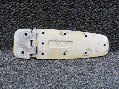 0711037-18, 0711037-20 Cessna 205 Cabin Door Lower Hinge Assembly RH
