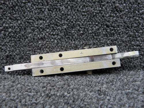 1511206-11, 1511206-14 Cessna 182M Cabin Door Latch Bolt Assembly RH