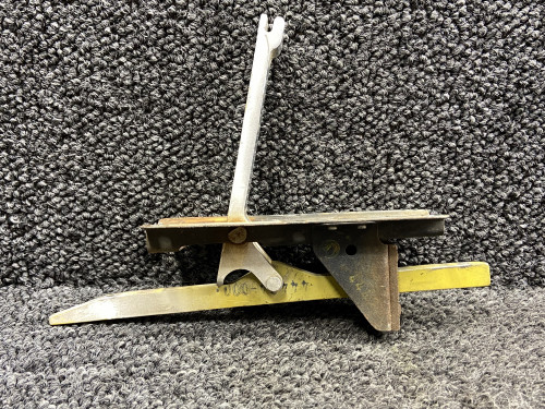 22641-003, 44424-000 Piper PA31-325 Nacelle Locker Door Handle Assembly