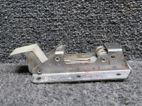 Piper Aircraft Parts 472-077 Piper PA32-301 Forward Baggage Door Trigger Action Latch Assembly 
