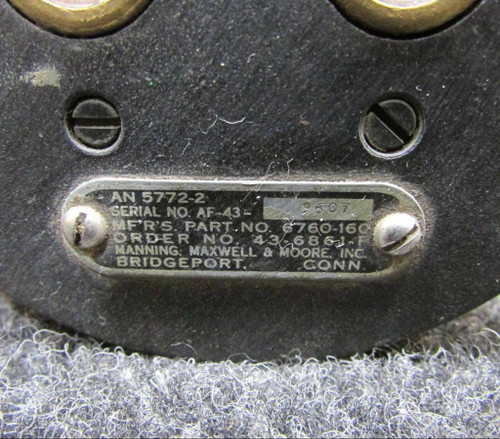 6760-160 Manning Dual Oil Pressure Indicator