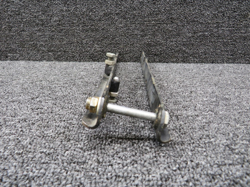 22694-003, 22695-003 Piper Flap Control Arm Assembly