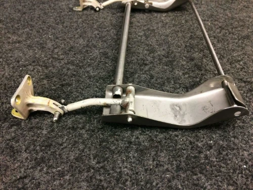 35-410291-631 (USE :002-430055-1) Beechcraft Rear Window Latch Assembly LH