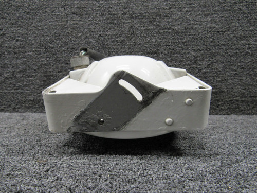 D7585-20, 6528011-9 Cessna Citation 560 V Main Gear Taxi Light w Bracket LH