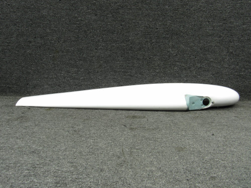 0723200-6 Cessna 172R Wing Tip RH (Cracked)