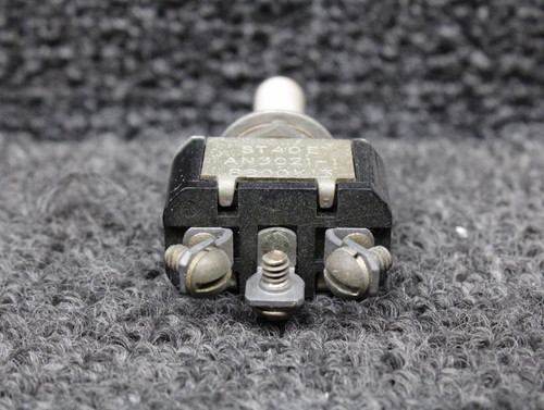 AN3021-1 (Alt: 8800K13) Cutler-Hammer 3 Position Toggle Switch