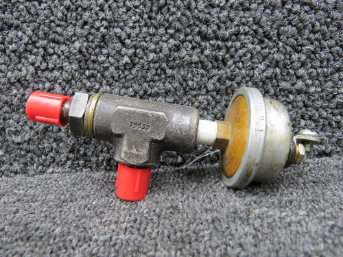 M-4009-15 (Alt: 587-956) Hobbs Oil Pressure Switch with Fitting